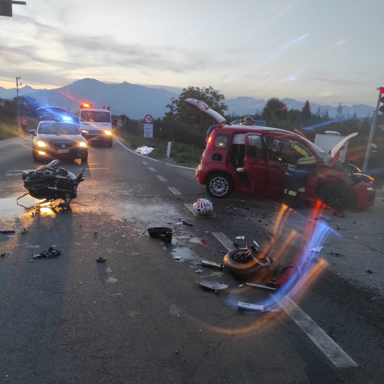 Scontro tra auto e moto, morto un ragazzo di 22 anni