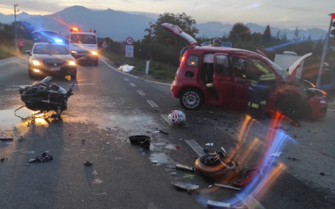 Scontro tra auto e moto, morto un ragazzo di 22 anni