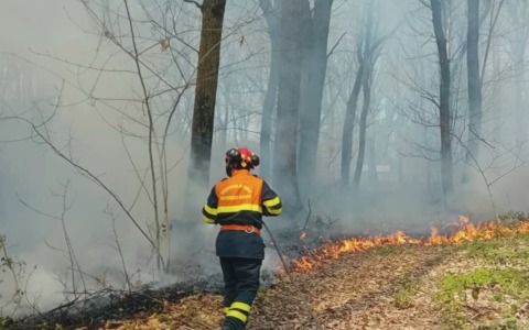 Emergenza incendi boschivi estesa a tutto il Piemonte