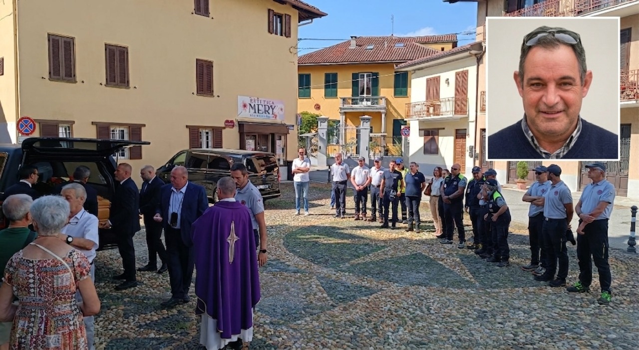 Ultimo saluto a Marco Cometto: in centinaia ai funerali del volontario di San Benigno