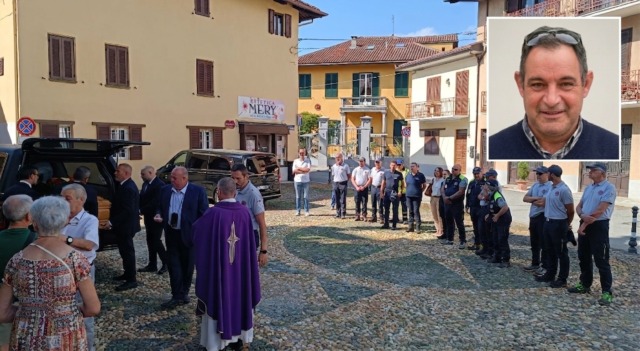 Ultimo saluto a Marco Cometto: in centinaia ai funerali del volontario di San Benigno