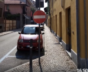 Via Matteo Pescatore, residenti chiedono chiarezza sulla viabilità: «Viviamo questa situazione da un anno»