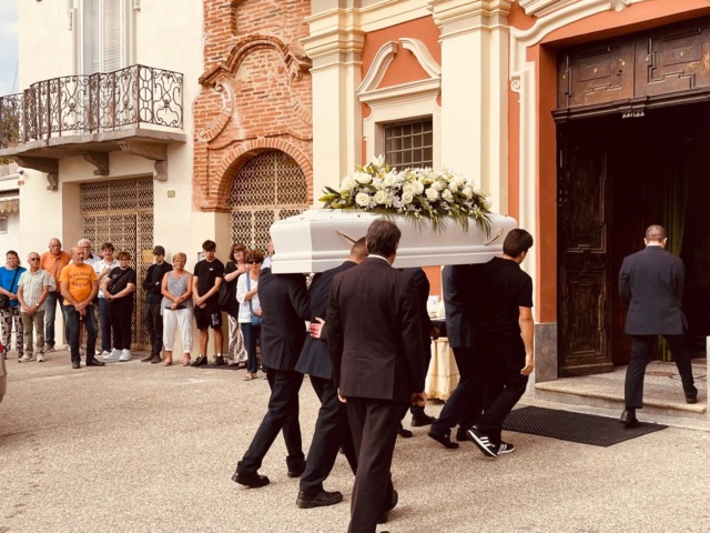 Commozione e lacrime per l’ultimo saluto ad Alexis