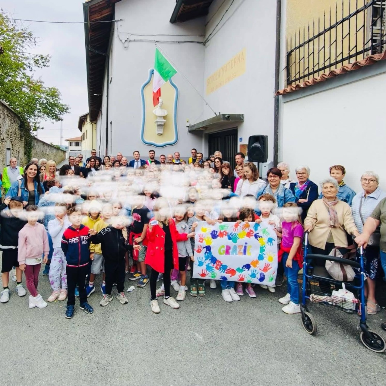 Ozegna, inaugurata la nuova facciata dell’asilo e svelato il busto di don Lorenzo Coriasso