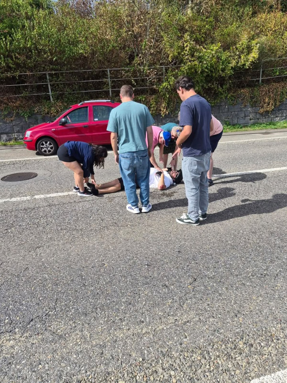 Incidente in bicicletta per Angelo Catanzaro durante il viaggio verso Strasburgo