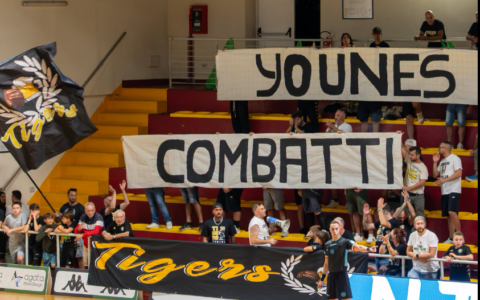Calcio a 5, sugli spalti di L84 vs Roma 1927 maxistriscione a sostegno del piccolo Younes