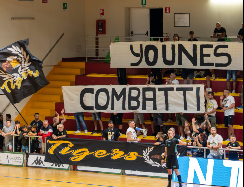 Calcio a 5, sugli spalti di L84 vs Roma 1927 maxistriscione a sostegno del piccolo Younes