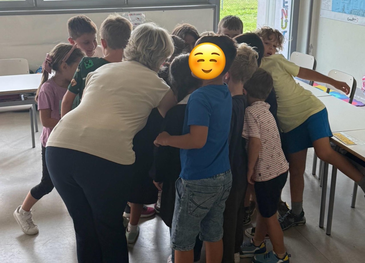 “Uno per tutti, tutti per uno”, gli alunni della Primaria cantano il loro motto (IL VIDEO)