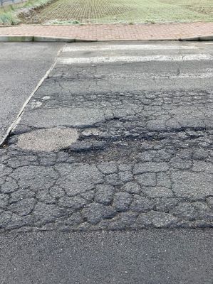 Anziana cade sulle strisce dissestate: dopo due anni nessun risarcimento