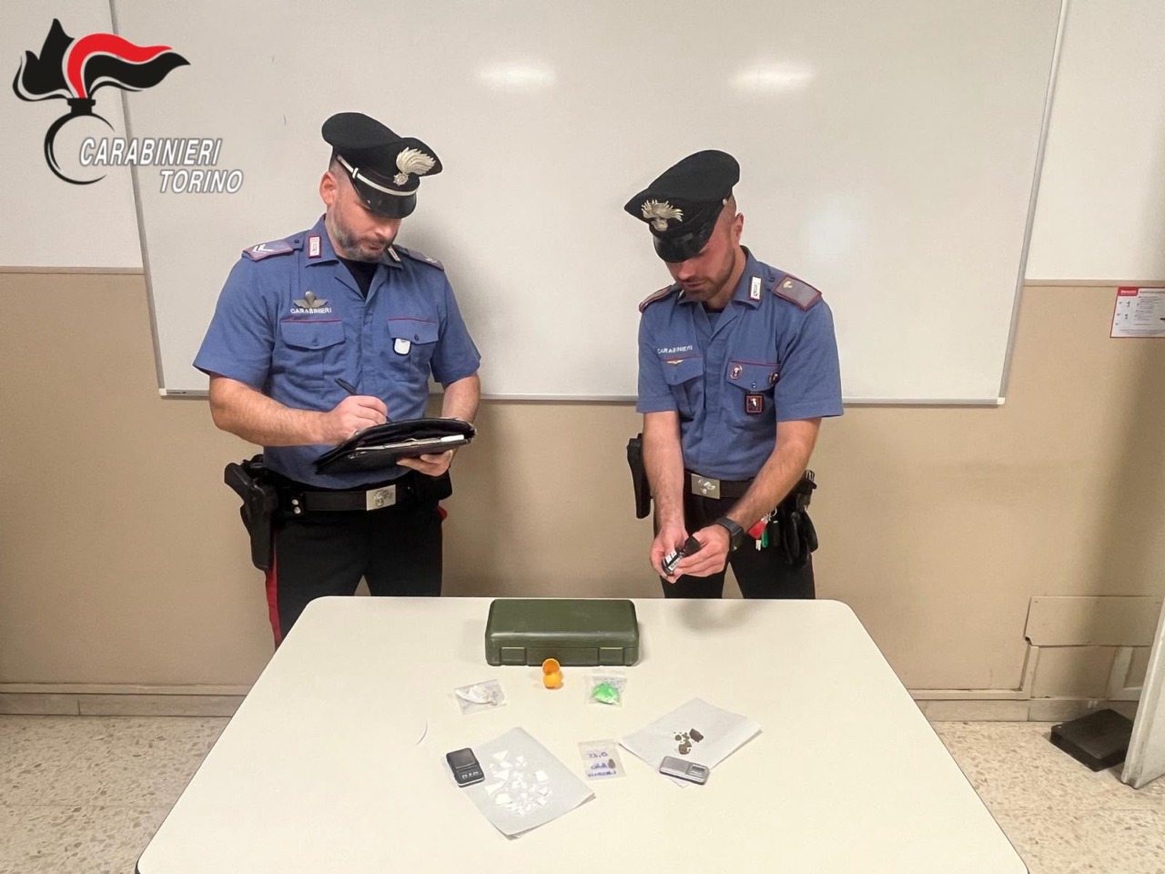 Spaccia nella “zona rossa” alla stazione di Ivrea: arrestato un 47enne