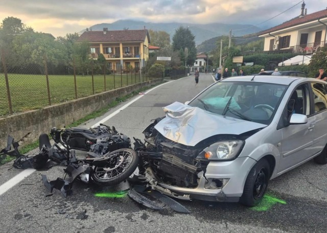 Tragedia a Castellamonte: scontro auto-moto sulla SP59, muore un 50enne. Arrestato automobilista