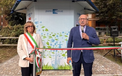 Acqua naturale gratuita al distributore Smat di piazza Vittime dell’Ipca