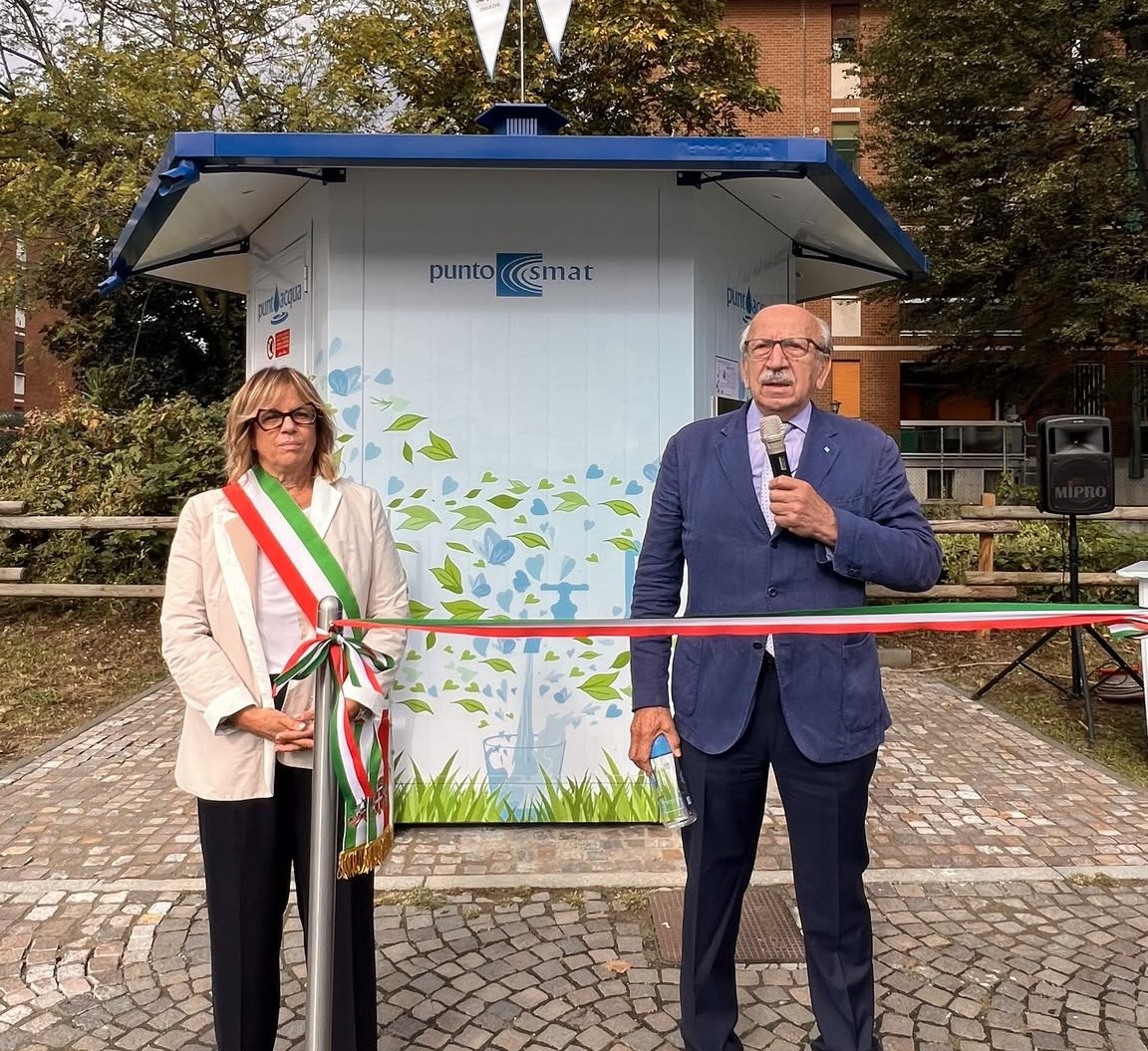 Acqua naturale gratuita al distributore Smat di piazza Vittime dell’Ipca